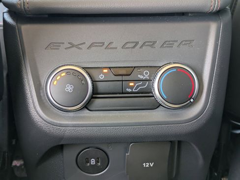 Certified 2025 Ford Explorer Active w/ Active Comfort Package image 17