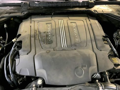 Used 2017 Jaguar XE Premium image 32