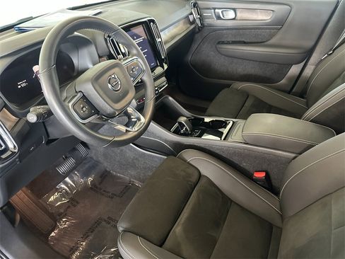 Certified 2023 Volvo XC40 Recharge Ultimate image 9