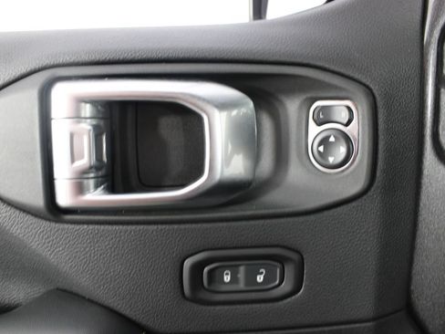 Used 2025 Jeep Wrangler Unlimited Sahara AWD/4WD image 14
