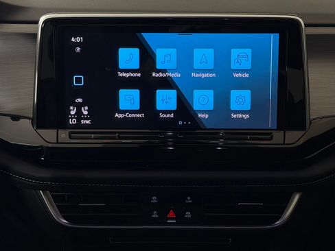 Used 2024 Volkswagen Atlas Cross Sport SE w/ Panoramic Sunroof Package FWD image 19