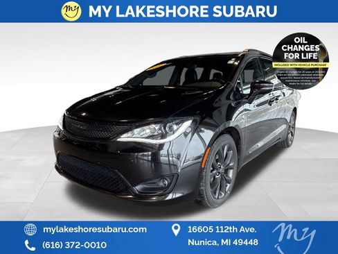 Used 2020 Chrysler Pacifica Limited w/ S Appearance Package image 3