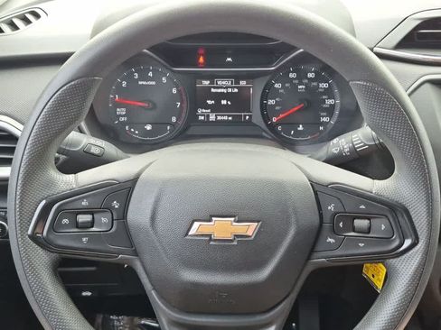 Used 2023 Chevrolet TrailBlazer LS AWD/4WD image 16