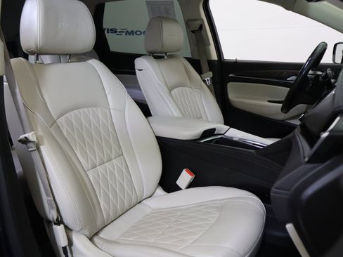 Used 2023 Buick Enclave Avenir w/ Avenir Technology Package image 20