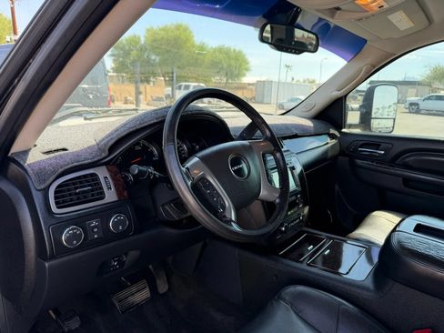 Used 2012 GMC Sierra 2500 Denali w/ Suspension Package, Off-Road AWD/4WD image 18