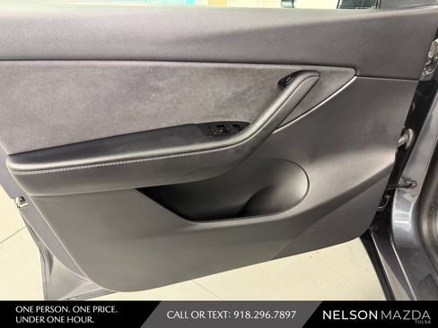 Used 2021 Tesla Model Y Long Range AWD/4WD image 17