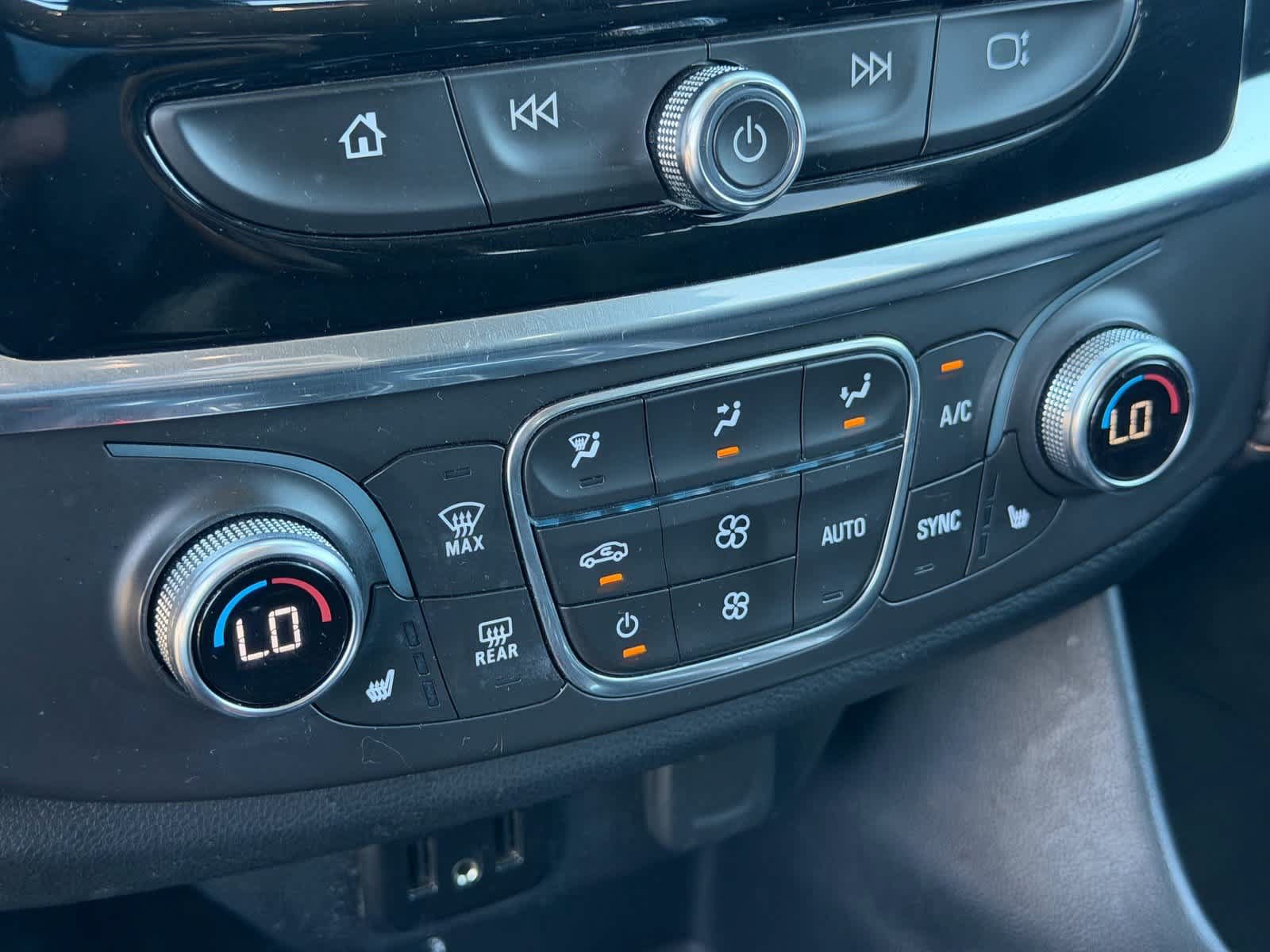 Used 2019 Chevrolet Traverse LT FWD image 17