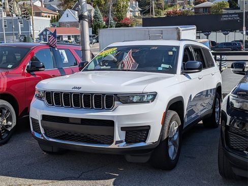 Used 2024 Jeep Grand Cherokee L Laredo image 2
