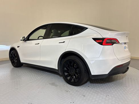 Used 2024 Tesla Model Y Long Range image 3