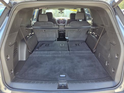Used 2023 Chevrolet Traverse LT image 8