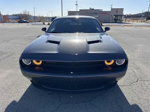 Used 2020 Dodge Challenger SXT w/ Driver Convenience Group image 7