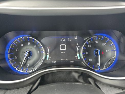 Used 2024 Chrysler Pacifica Touring-L image 24