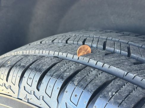 Used 2023 Buick Enclave Essence image 13