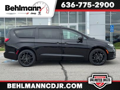 New 2026 Chrysler Pacifica Limited w/ S Appearance Package