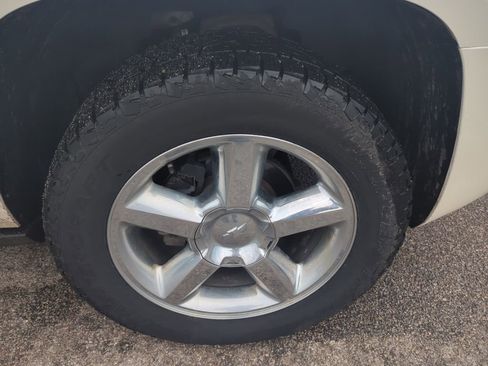 Used 2013 Chevrolet Avalanche LTZ AWD/4WD image 6
