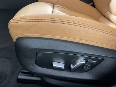 Used 2022 BMW 530i xDrive w/ Premium Package image 10