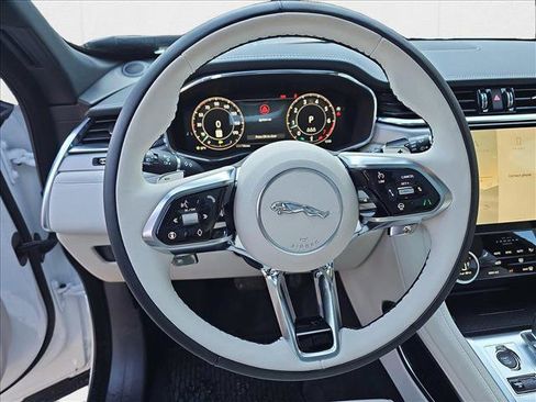 New 2025 Jaguar F-PACE R-Dynamic S image 18