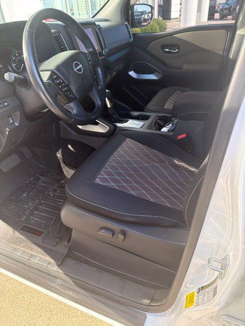Used 2022 Nissan Frontier SV AWD/4WD image 6