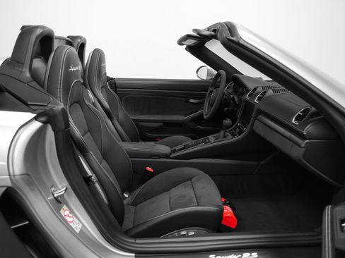 Certified 2025 Porsche 718 Boxster Spyder RS RWD image 31