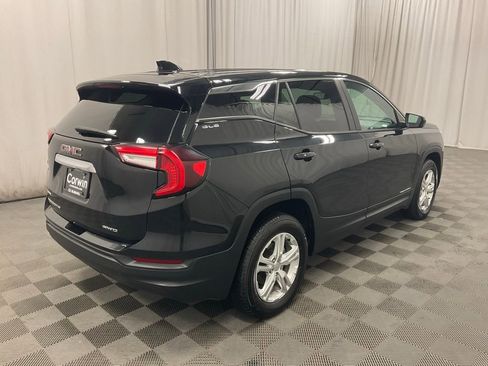 Used 2024 GMC Terrain SLE image 3