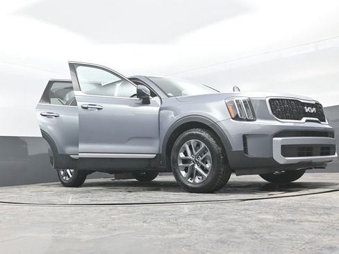Used 2024 Kia Telluride LX image 40