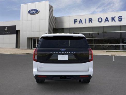 New 2025 Ford Expedition Active image 5