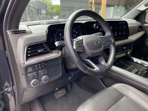 Used 2025 Chevrolet Suburban Z71 AWD/4WD image 2