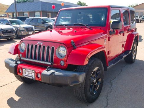 Used 2017 Jeep Wrangler Unlimited Sahara AWD/4WD image 2