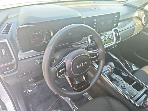 Used 2023 Kia Sorento LX AWD/4WD image 15