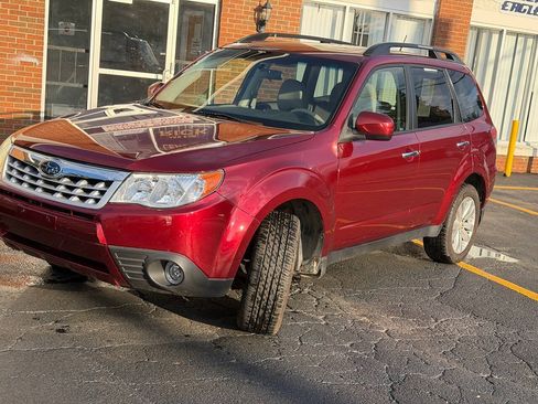 Used 2013 Subaru Forester 2.5X Premium w/ All-Weather Plus Pkg AWD/4WD image 6