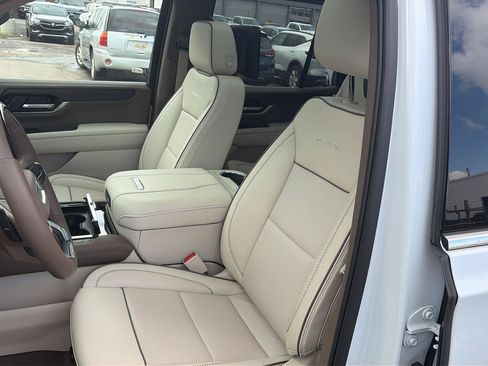 Used 2026 GMC Yukon Denali w/ Denali Reserve Package AWD/4WD image 12