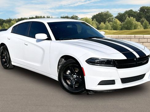 Used 2022 Dodge Charger SXT RWD image 2