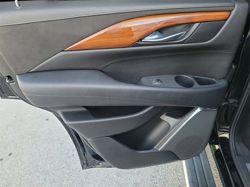 Used 2015 Cadillac Escalade Premium image 12