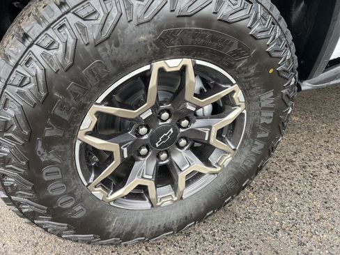 New 2026 Chevrolet Colorado ZR2 w/ Technology Package AWD/4WD image 3