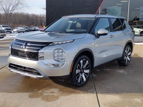 New 2026 Mitsubishi Outlander SE image 1