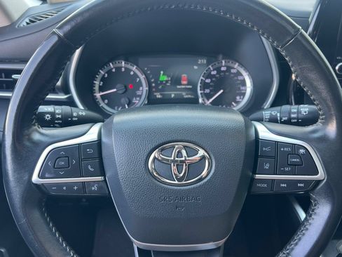Used 2023 Toyota Highlander XLE AWD/4WD image 21