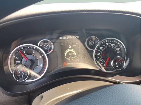 Used 2023 RAM 2500 Tradesman w/ Chrome Appearance Group AWD/4WD image 11