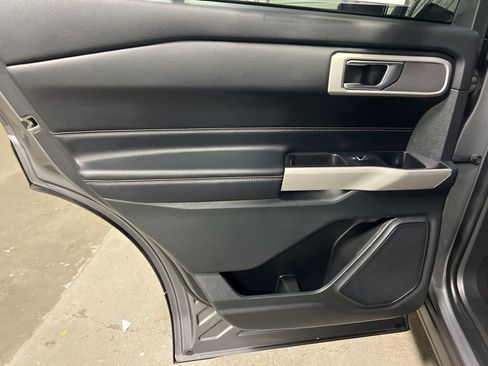 Used 2022 Ford Explorer XLT RWD image 18