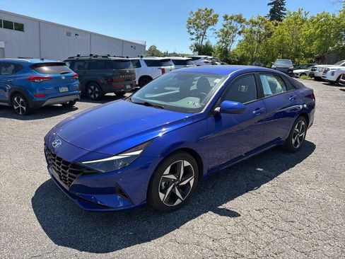 Used 2023 Hyundai Elantra SEL w/ Convenience Package FWD image 3