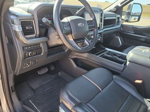 Used 2024 Ford F250 Platinum image 10