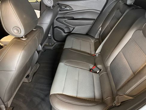 Used 2025 Chevrolet Trax LT w/ LT Convenience Package image 21