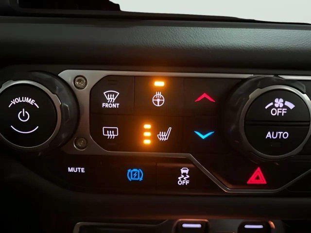 Used 2025 Jeep Wrangler Unlimited Sahara w/ Safety Group AWD/4WD image 50