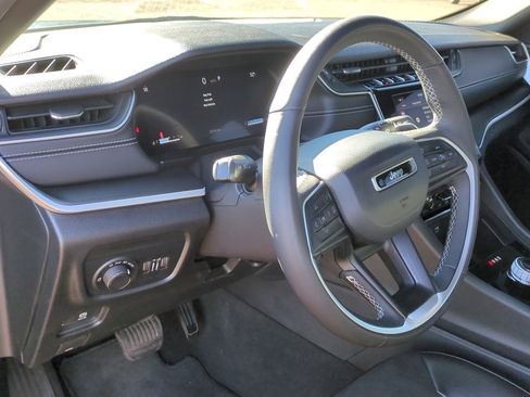 Used 2023 Jeep Grand Cherokee Altitude image 14