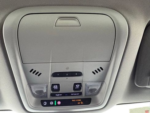 Used 2021 Buick Enclave Essence w/ Sport Touring Edition image 29