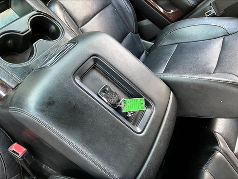 Used 2018 GMC Yukon SLT AWD/4WD image 35