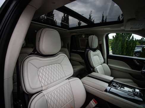 Used 2024 Lincoln Navigator L Black Label AWD/4WD image 34