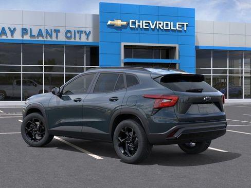 New 2026 Chevrolet Trax LT w/ Driver Confidence Package FWD image 3