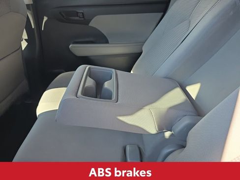 Used 2023 Toyota Highlander LE image 20