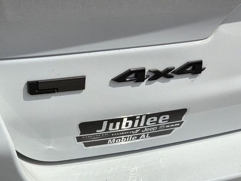 Used 2023 Jeep Grand Cherokee L Limited w/ Black Appearance Package image 34