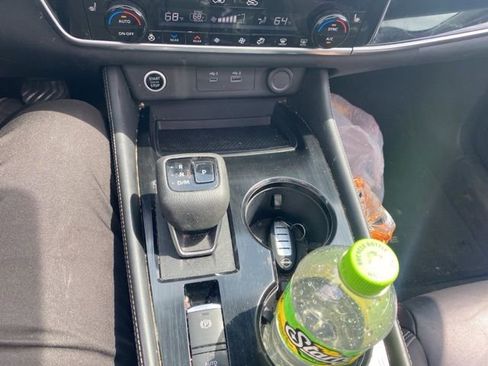 Used 2022 Nissan Rogue SL w/ SL Premium Package image 15